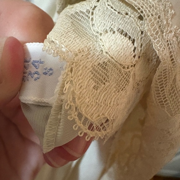 Vintage delicate dainty lace slip Vanity Fair made in USA - Picture 5 of 5